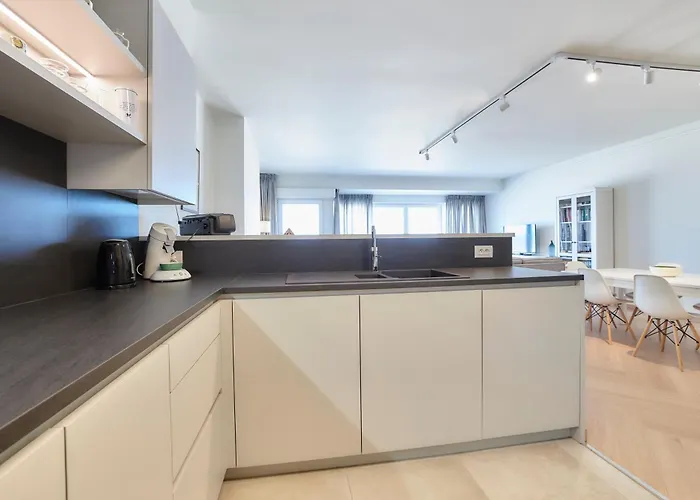 Lecomte - The Shorline Coastal Walks 63 *